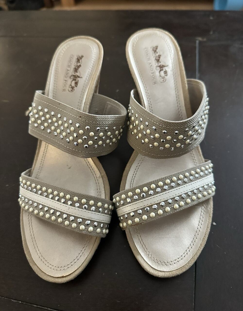 Coach and Four Womens Wedge Sandals Studded Beige Slip-On Straps 8M